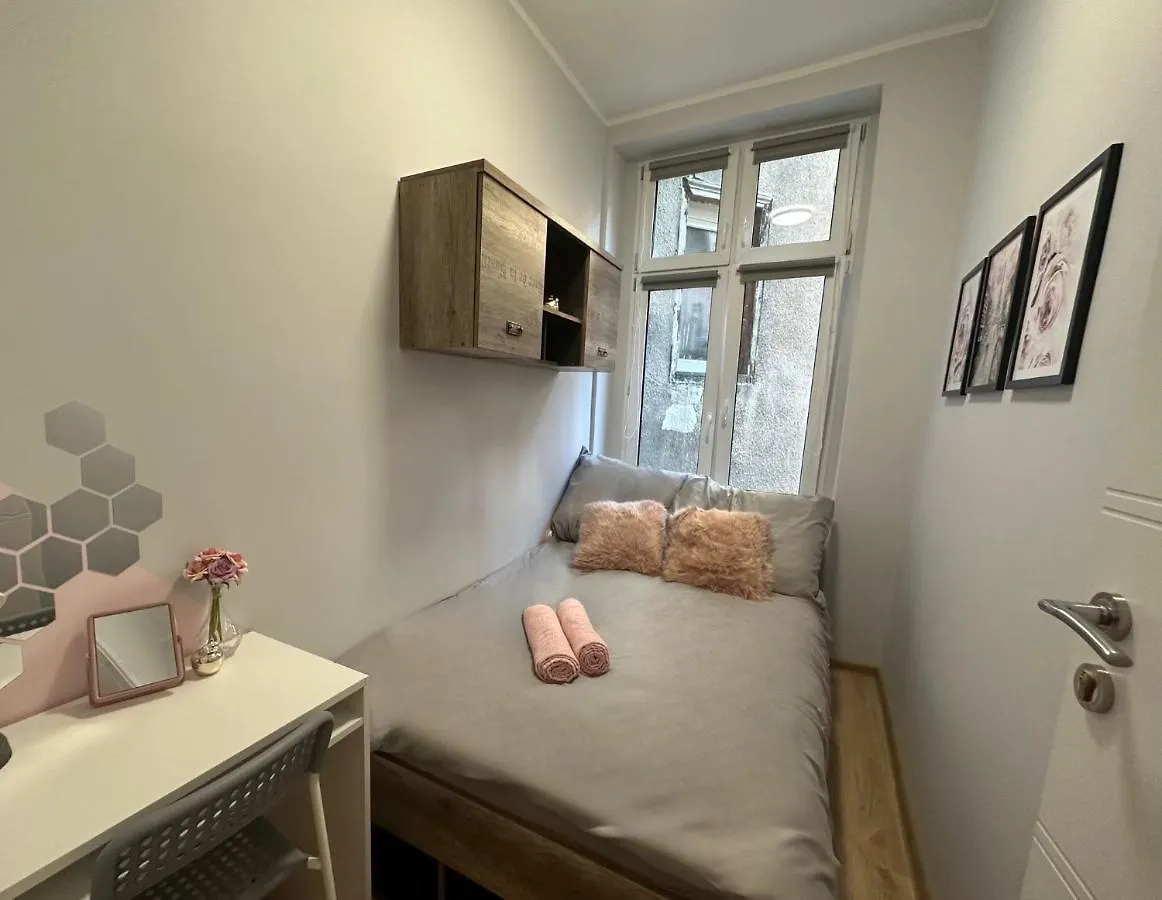 Rum i privatbostad Mmrent Rose Room Gdańsk Polen